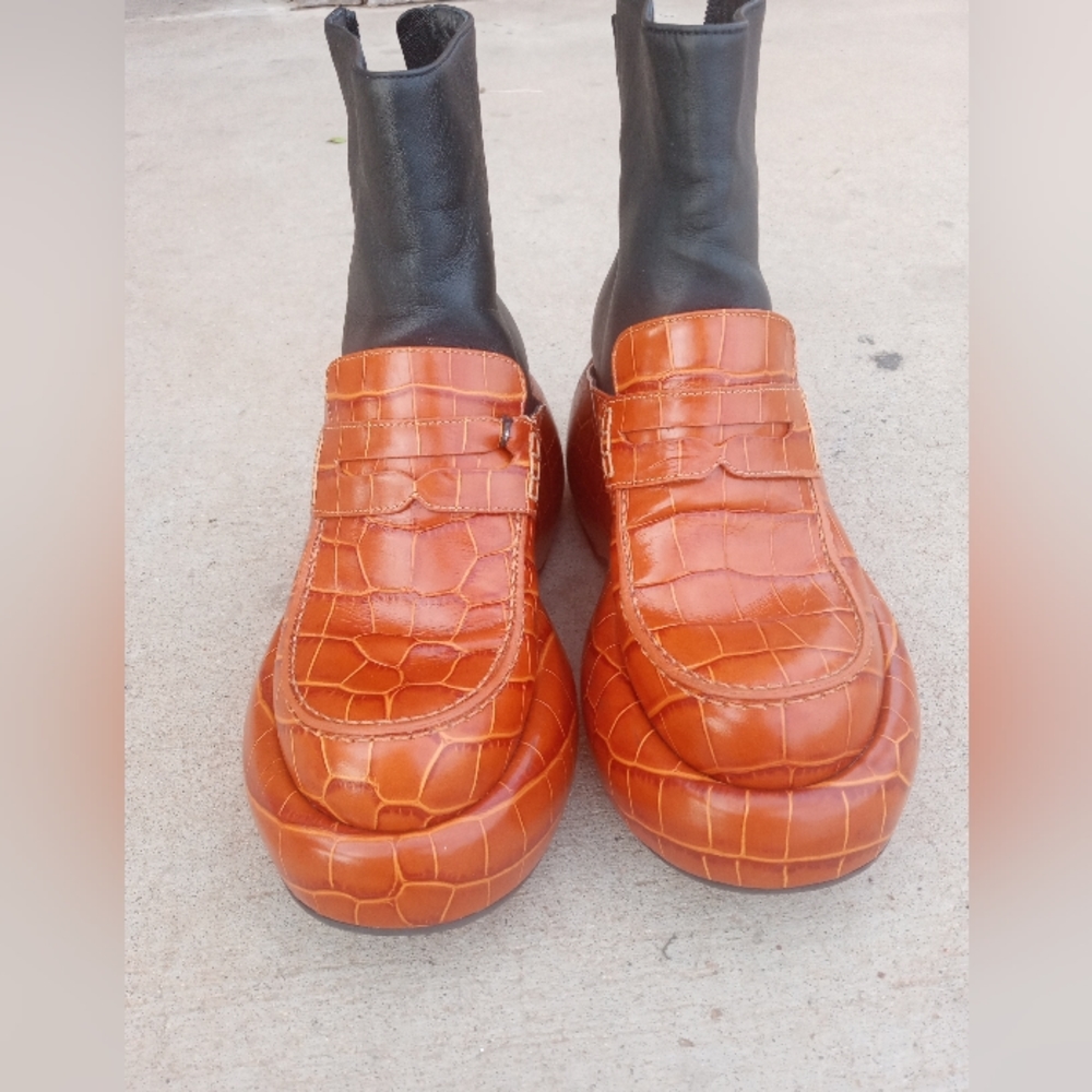 Loewes Croc Wedge